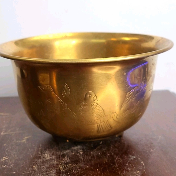 CHINESE BRASS ENGRAVED BOWL WITH A bird on a tree